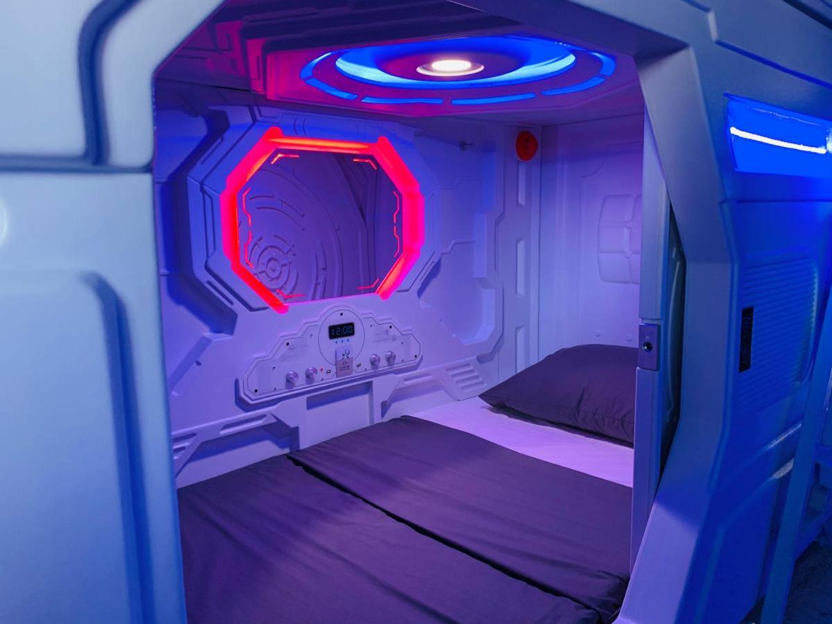 Capsule Inn Bali Легіан Екстер'єр фото